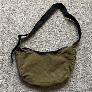 BAGGU Seaweed Medium Crescent Bag